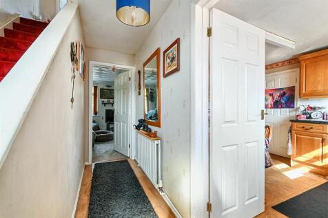 Rowan Close, BN41 (17).jpg