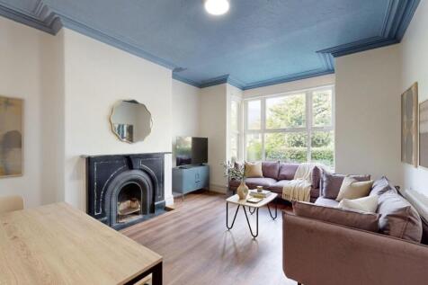 33, Ash Grove, Leeds photo 3