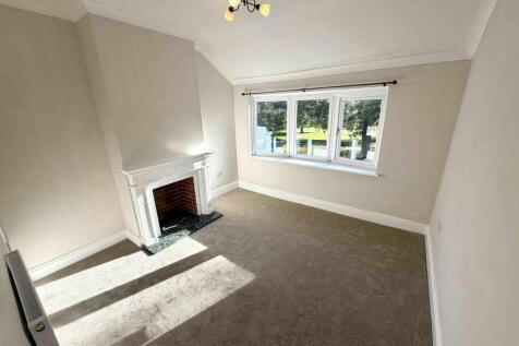 Court Oak Road photo 5
