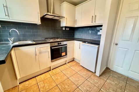 18 Beechfern kitchen 2.jpg