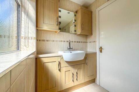 1 Stevenson Way, Farmhill (14).jpg