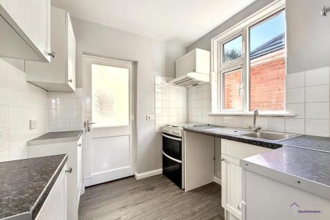 Midanbury, SO18 photo 3