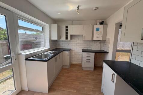 Newlyn Way, Yate, BS37 photo 3