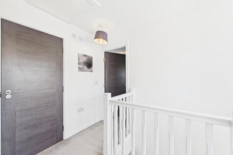 CAM02909G0-PR0479-STILL004