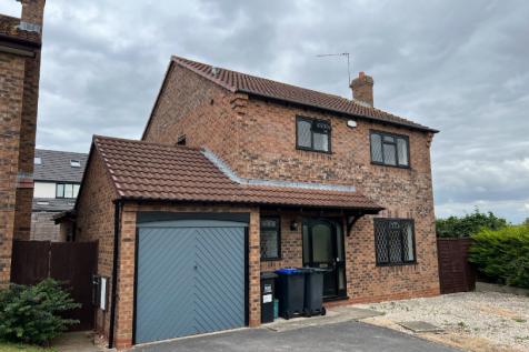 5-bed detached on The Seekings, Whitnash, Leamington Spa, £2,225/mo
