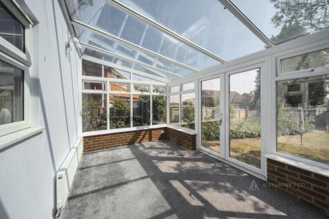 Woodford Road, Dunstable, Bedfordshire, LU5 photo 4