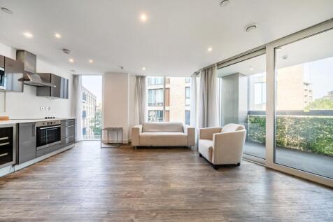 1-bed flat on Surrey Quays Road, London, SE16, £2,200/mo