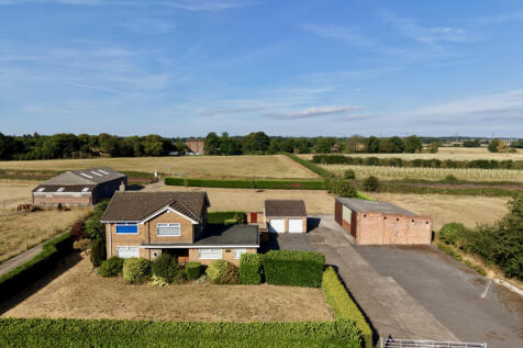 3 Bed Det House  with 12.6 acres.