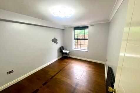Chequers Lane, WELLINGBOROUGH photo 3