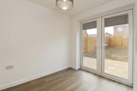 Fairburn Close, Market Harborough photo 3