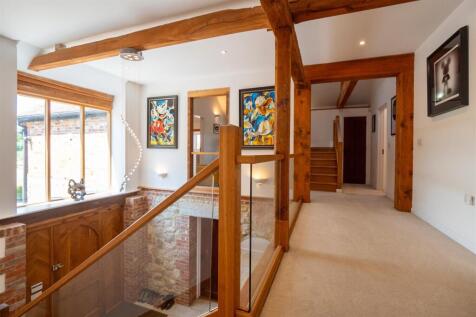 Galleried landing.jpg