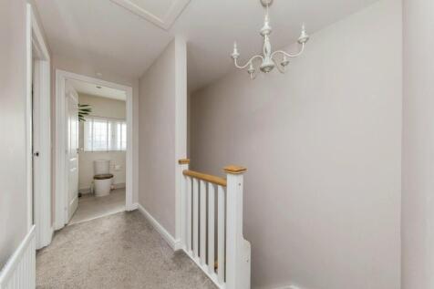 Halliford Road, Sunbury-on-Thames photo 4
