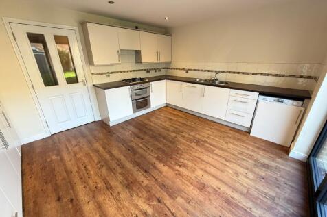 Barncroft Close, Ackworth, Pontefract, West Yorkshire, WF7 photo 3