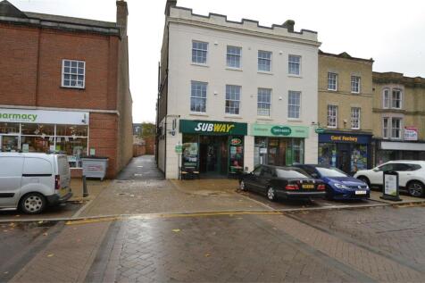 2-bed flat on 20-21 Market Square, Biggleswade, Bedfordshire, £1,250/mo