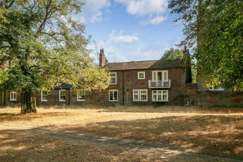 Maze Cottage, Hampton Court