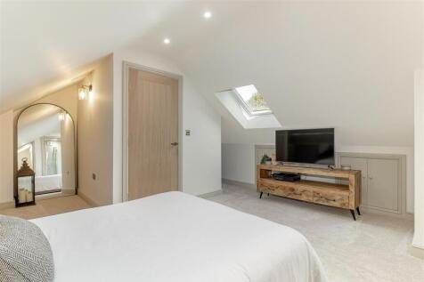 Master Bedroom - C.jpg