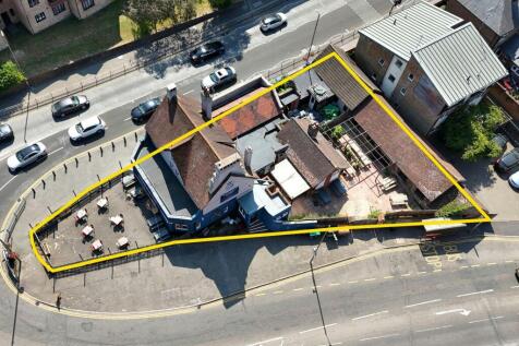 Whyteleafe Tavern, Warlingham - Yellow Line Boundary.jpg