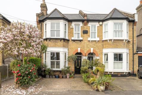 Carnarvon Road, E18
