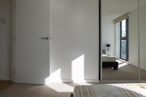 Flat , Jubilee Heights, Parkside Avenue, London photo 5