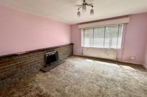 SITTING ROOM/BEDROOM 4