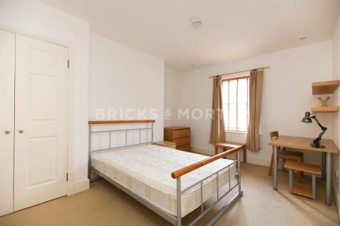 (130pppw) Room 1, 19 Tanners Court, City Centre, NE1 photo 4