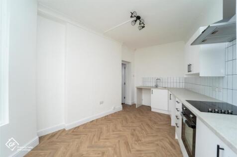 Flat 3 1-2 Marine Road West, Morecambe photo 3