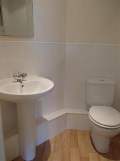 Bathroom (2).jpg