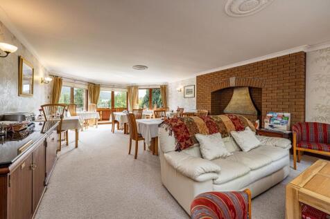 8 bed, 8 bath Detached in Leeds - Photo 4