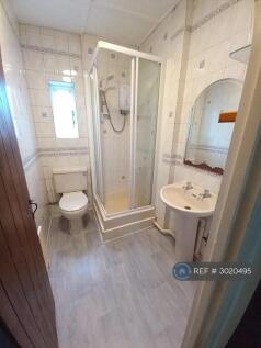 Bathroom - a Good Size