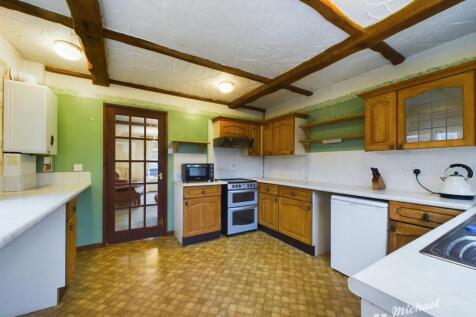 CAM02773G0-PR0206-STILL013