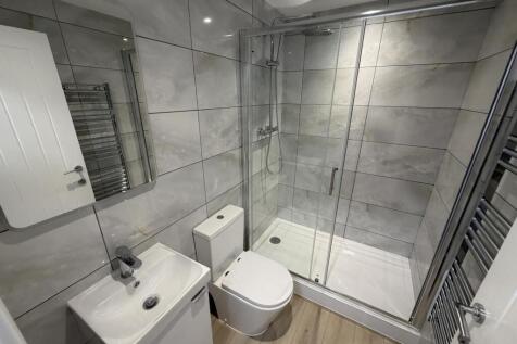 Flat 4, Pen y Wain Road photo 4