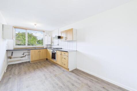 CAM01909G0-PR0389-STILL005