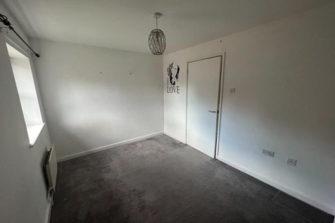 Fairburn Avenue, Crewe, Cheshire East photo 4