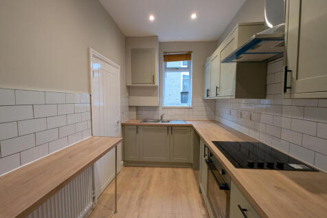 Laurel Mount, Stanningley, Pudsey, West Yorkshire photo 5