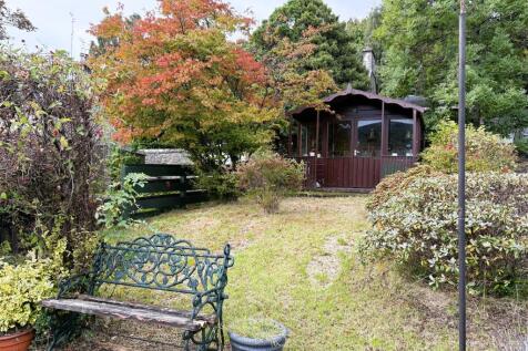SUMMERHOUSE