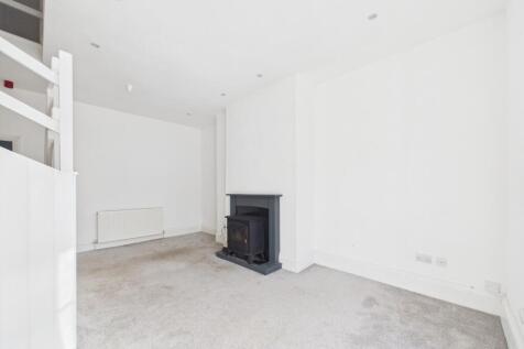 Lounge/Dining Area