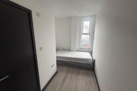 Compact bright room with neat single bed...