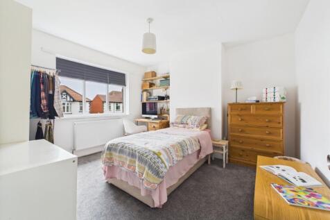 CAM02195G0-PR0076-STILL038