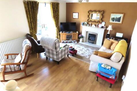 LOUNGE /DINING ROOM