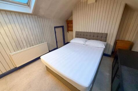 4 bed mid-terrace property, Silsden 20