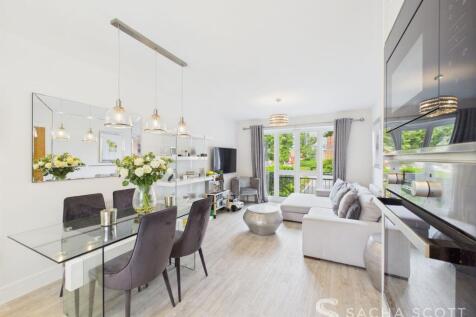 Lounge / Dining Area