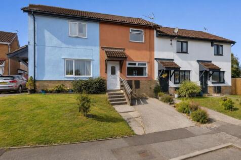 Outside Front &amp; Driveway