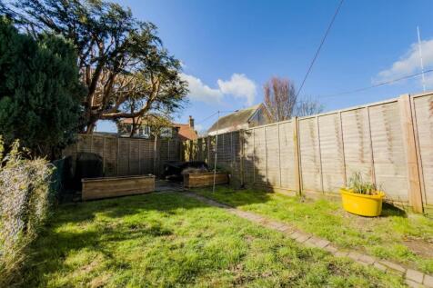 12 Castlefields - Garden.jpg