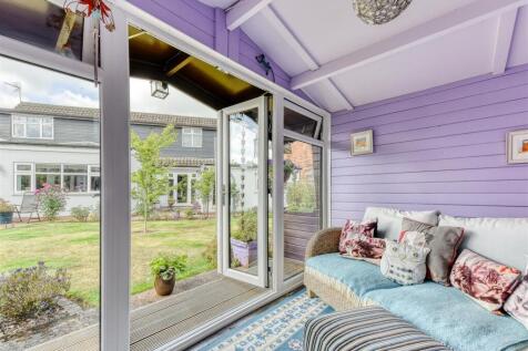 40 Cranmere Avenue-summerhouse.jpg