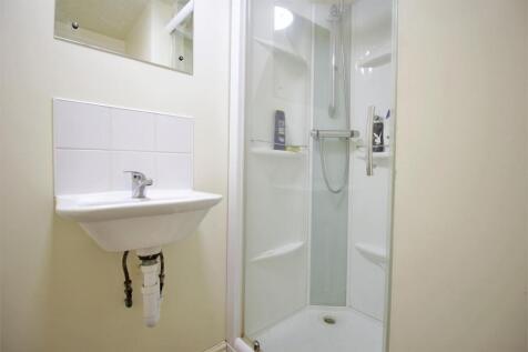Student-property-sheffield-bathroom.JPG
