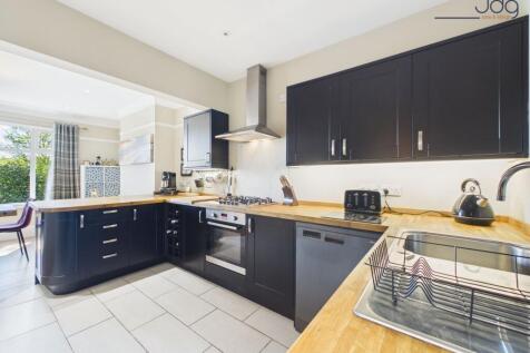 Open Plan Kitchen Dining with Pantry