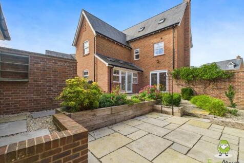 EweMove Estate Agents Basingstoke - Dovecote Way