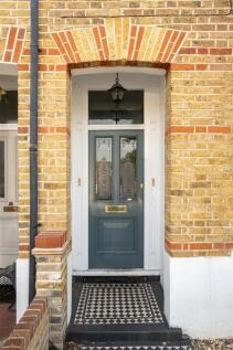 Marlborough Road, E18