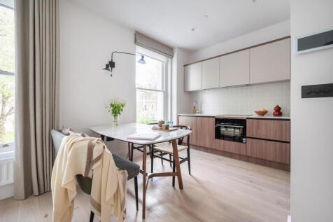 Apartment E (22).jpg