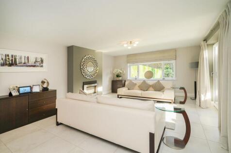 5 bed, 4 bath Detached in Sheffield - Photo 12